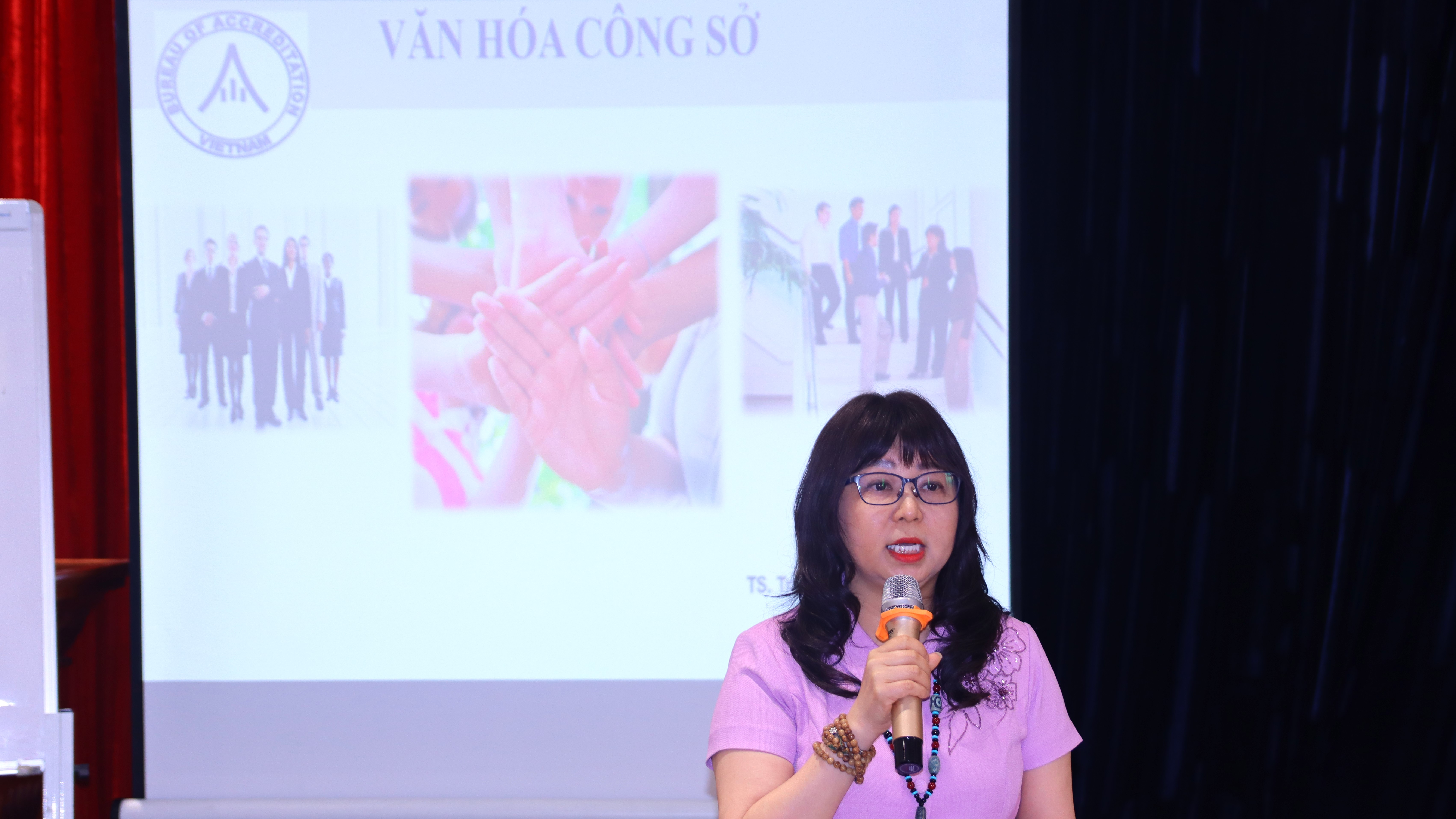 Kỹ năng giao tiếp, ứng xử và quan hệ truyền thông